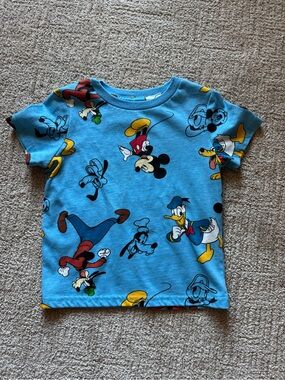 NWOT! DISNEY MICKEY & FRIENDS TSHIRT